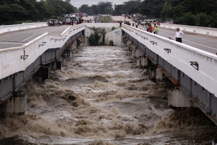 2018-08-29T080044Z_1422471251_RC1EE835E450_RTRMADP_3_MYANMAR-DAM-696x464-1-696x464.jpg